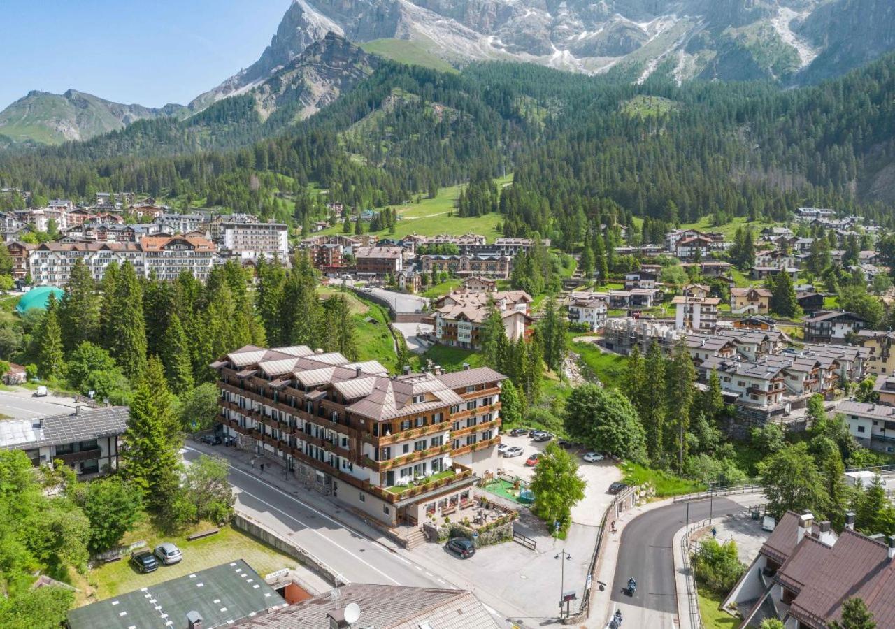 Hotel Colfosco Сан-Мартино-ди-Кастроцца Экстерьер фото