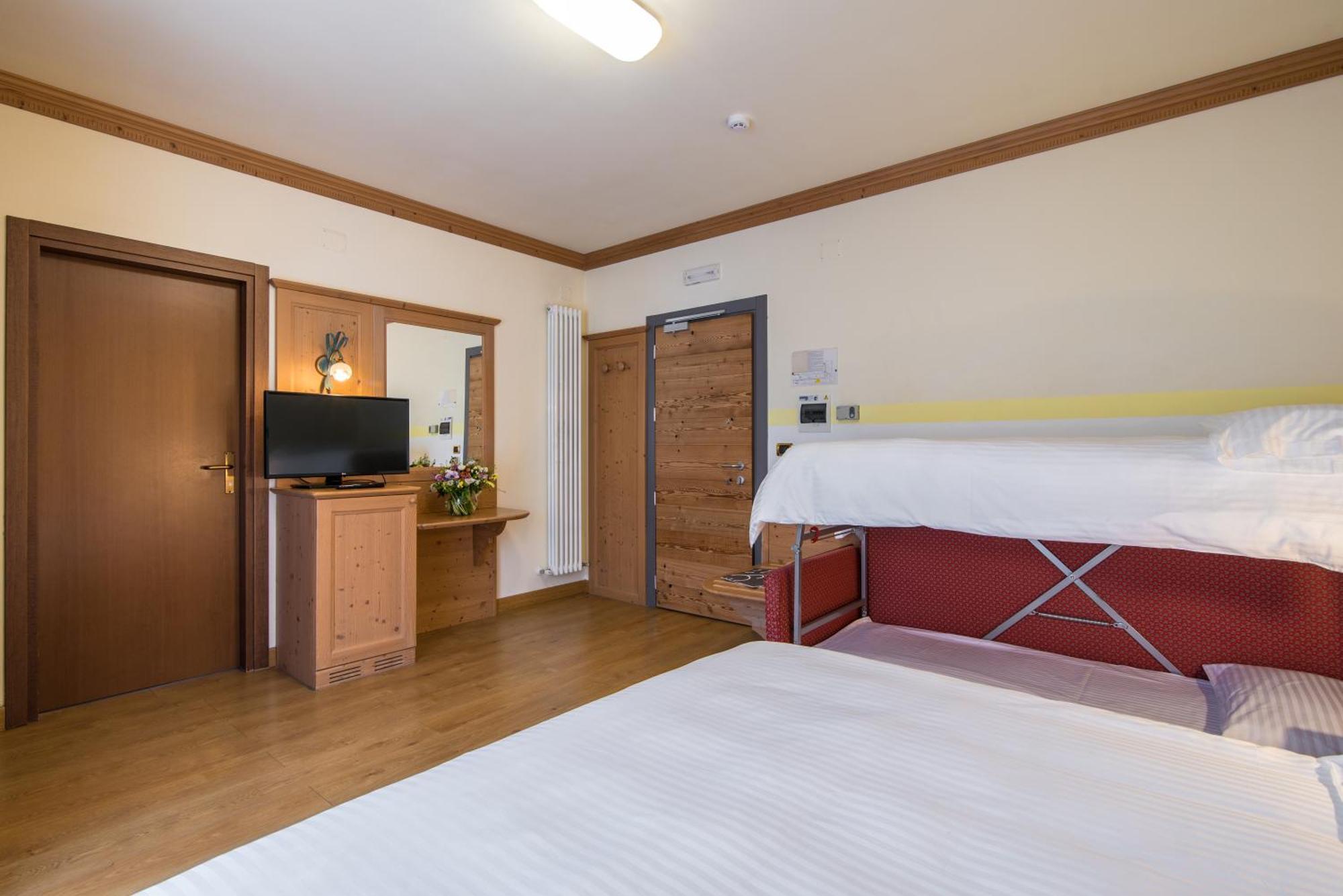 Hotel Colfosco Сан-Мартино-ди-Кастроцца Экстерьер фото